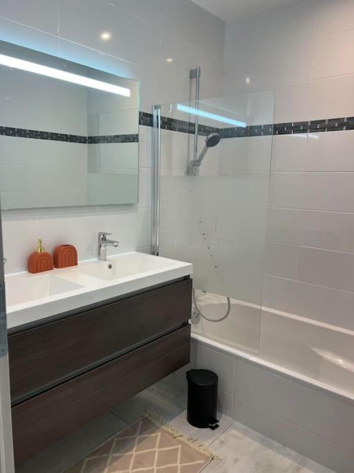 Maison Neuve De Standing 150 M2 Croix-Chapeau Exteriér fotografie
